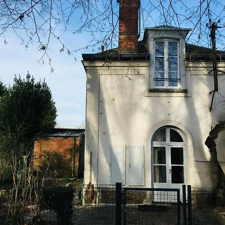 Charmant Pavillon A Le Penil Feriehus Vaux-le-Pénil